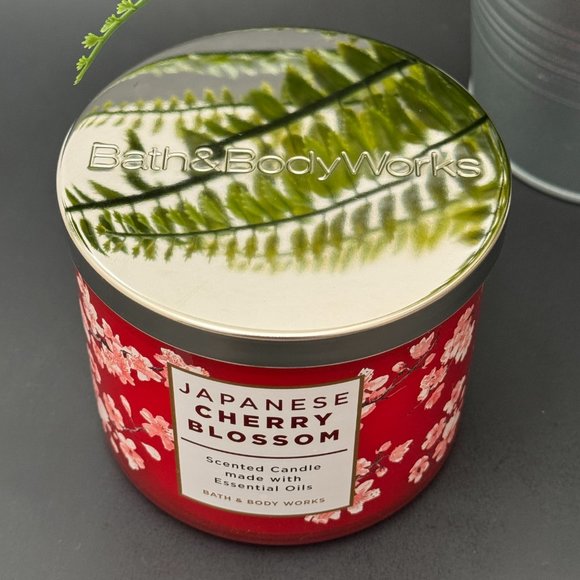 BBW Japanese Cherry Blossom Bath & Body Works 3 Wick Candle - Picture 4 of 10